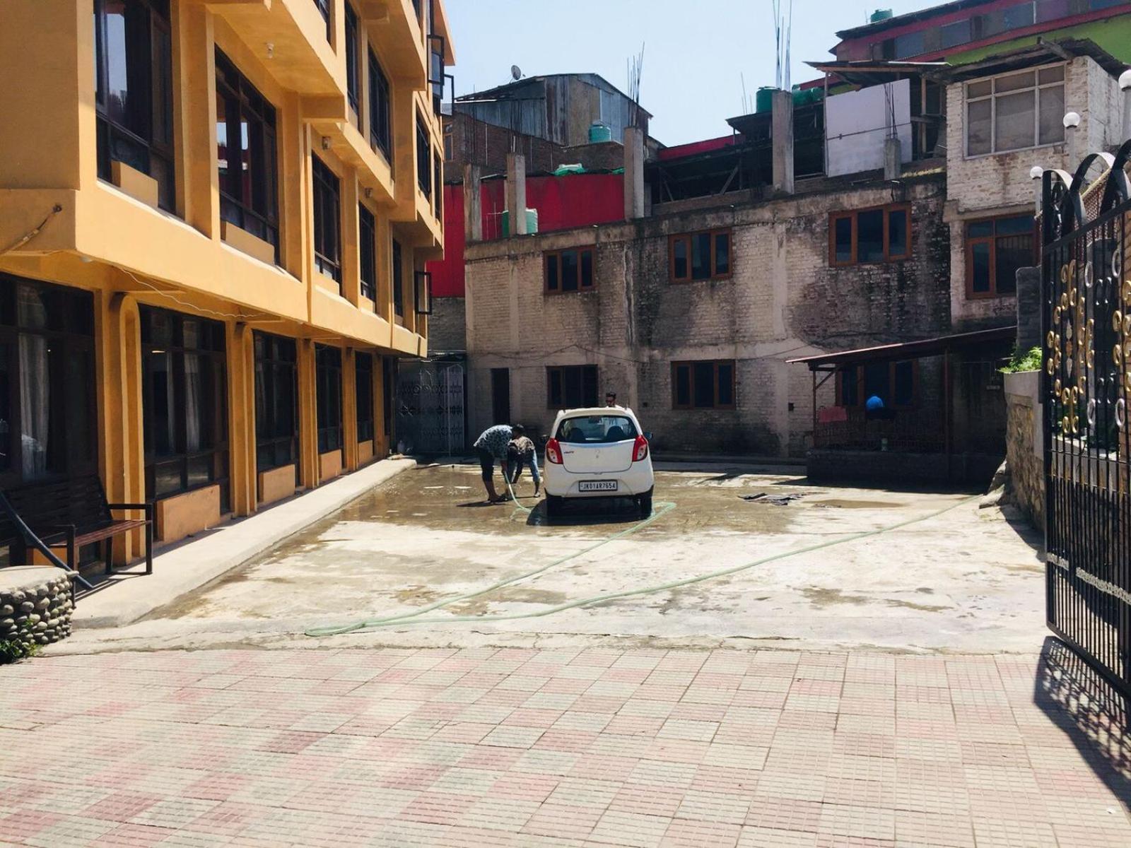 Hotel Kashmir Hill Town Srīnagar Exterior foto