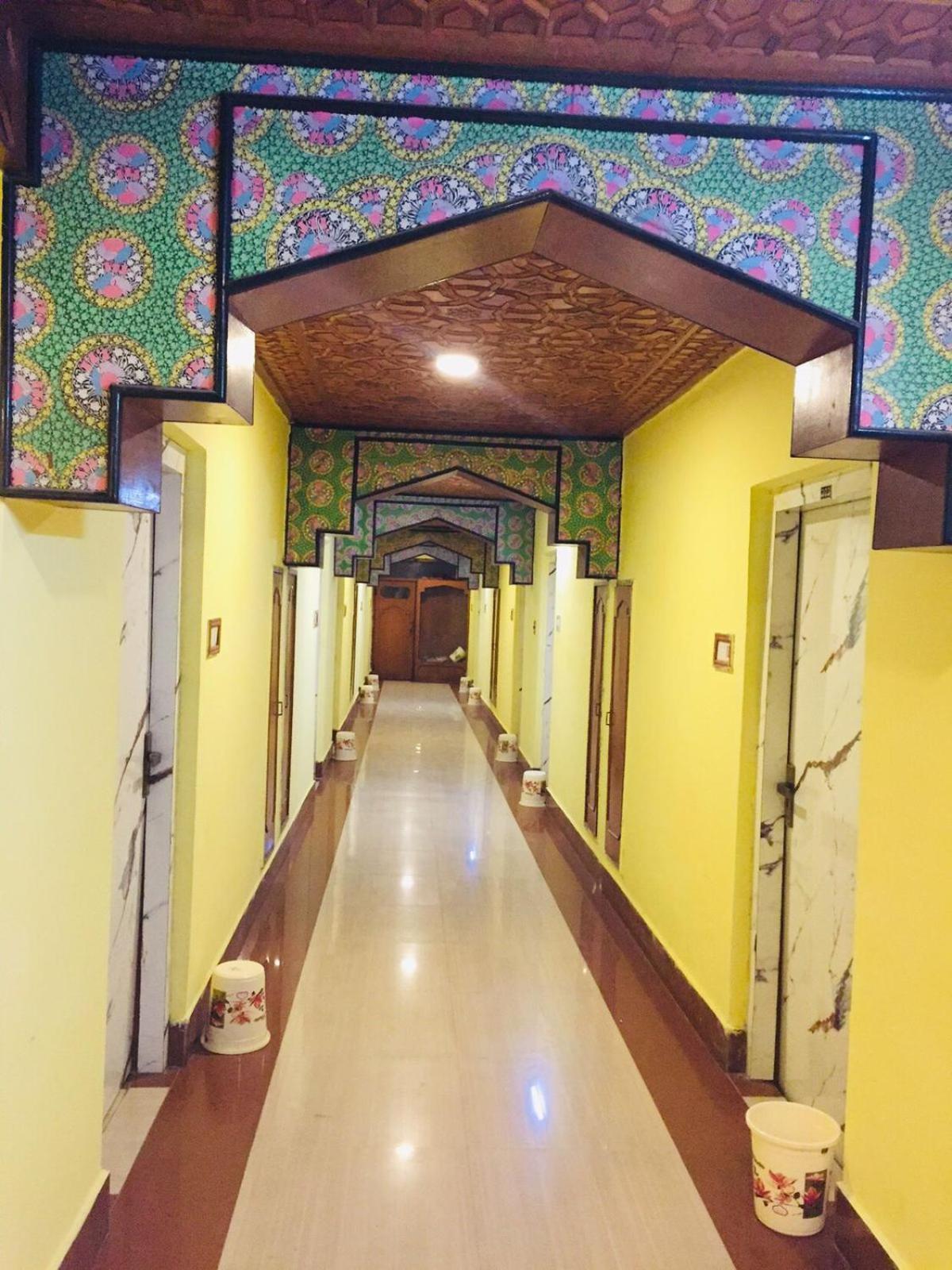 Hotel Kashmir Hill Town Srīnagar Exterior foto